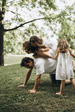 family toddlers photosession outside