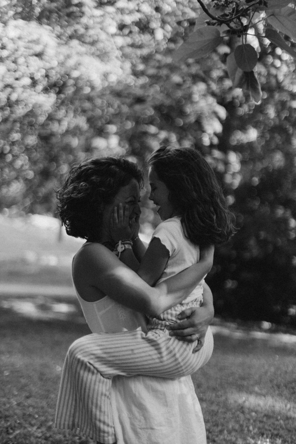 mother daughter duo bnw photography