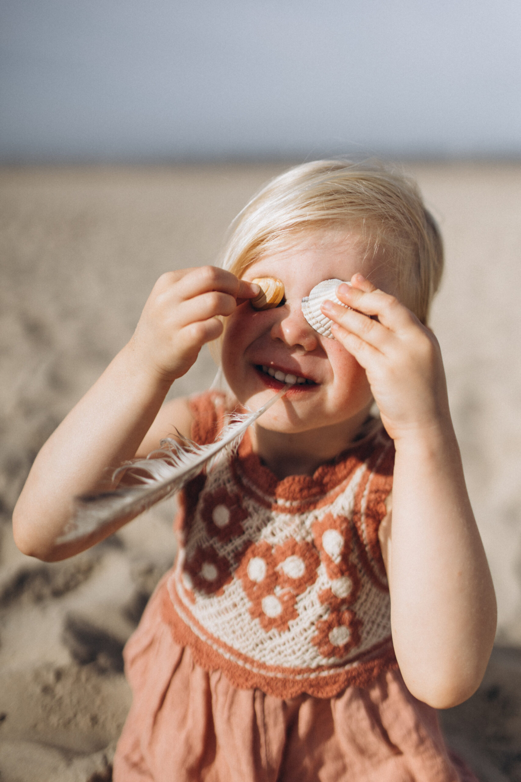 Looking for a natural and relaxed family, newborn or pregnancy photographer? I capture real moments in an authentic, storytelling way, no forced poses, just timeless, emotional memories. beach edmond aan zee castricum aan zee