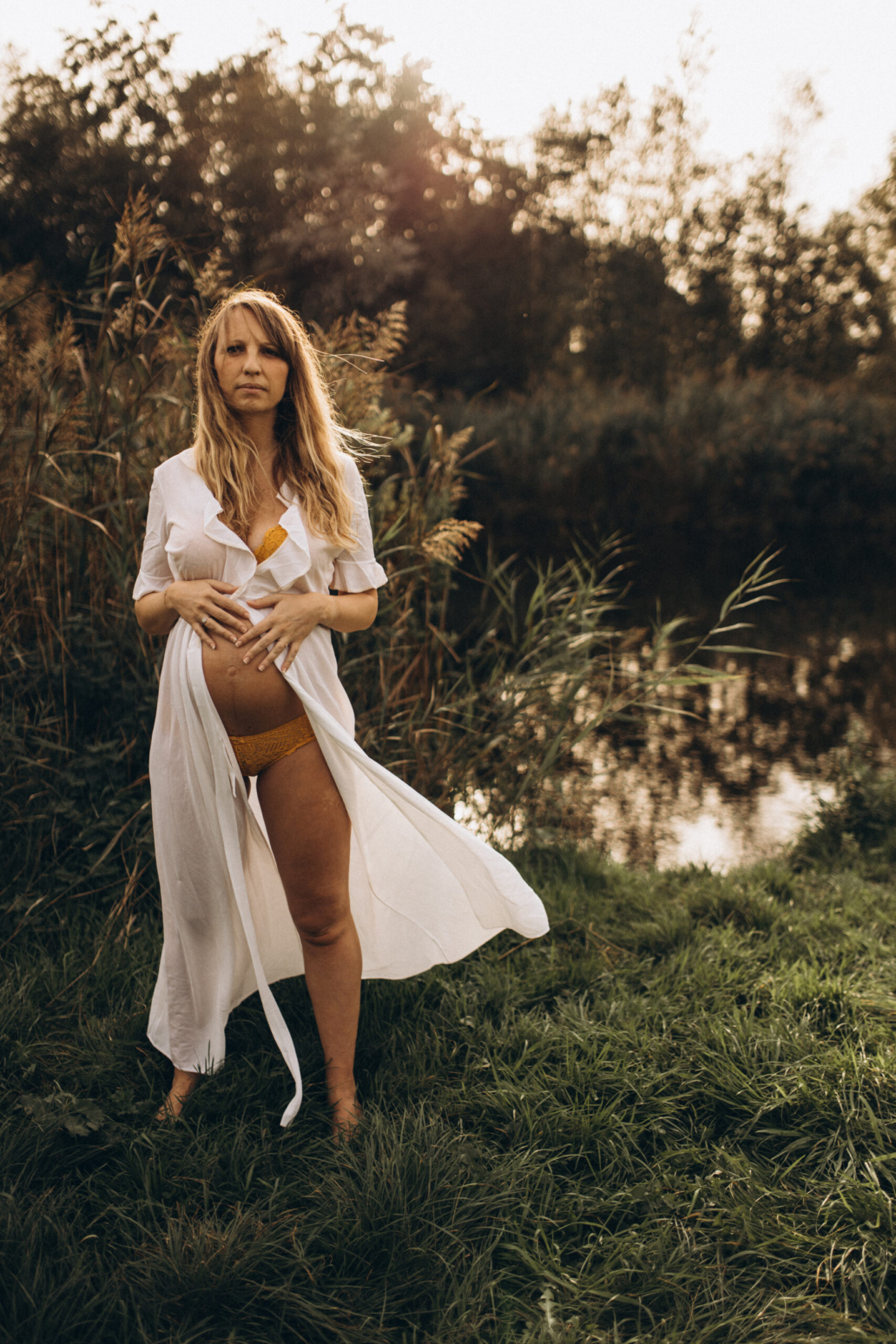 pregnancy session amsterdam pregnancy photographer natural and unposed family photographer