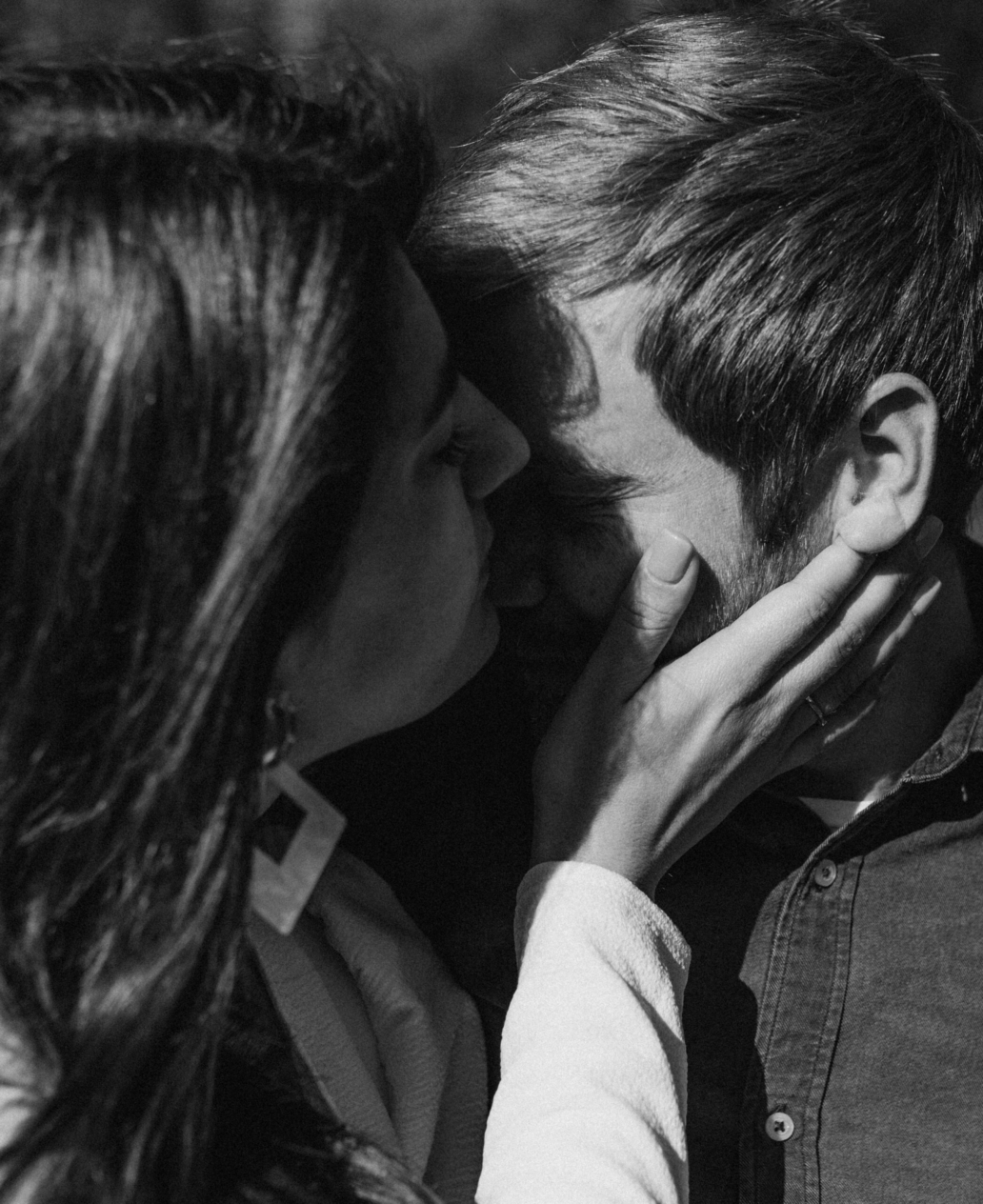 girl kissing boy amsterdam wedding and couples photography intimate story telling
